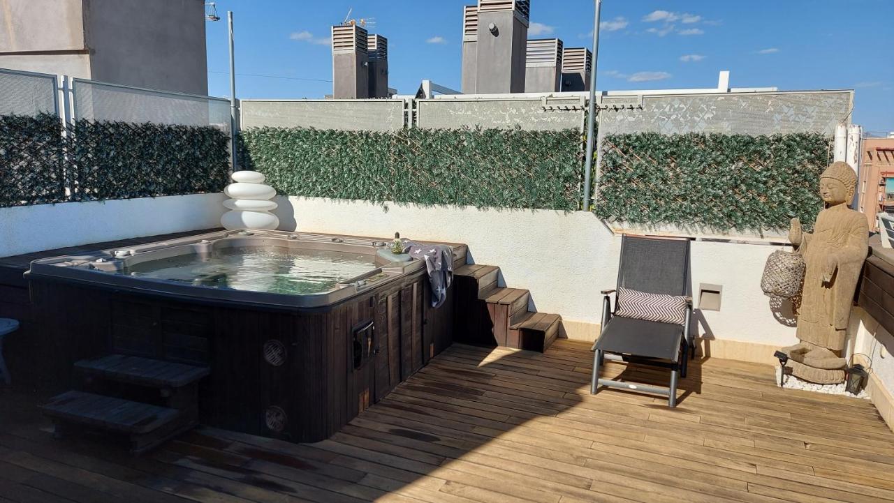 Atico De Lujo Con Jacuzzi Climatizado En Terraza Elche Exterior foto