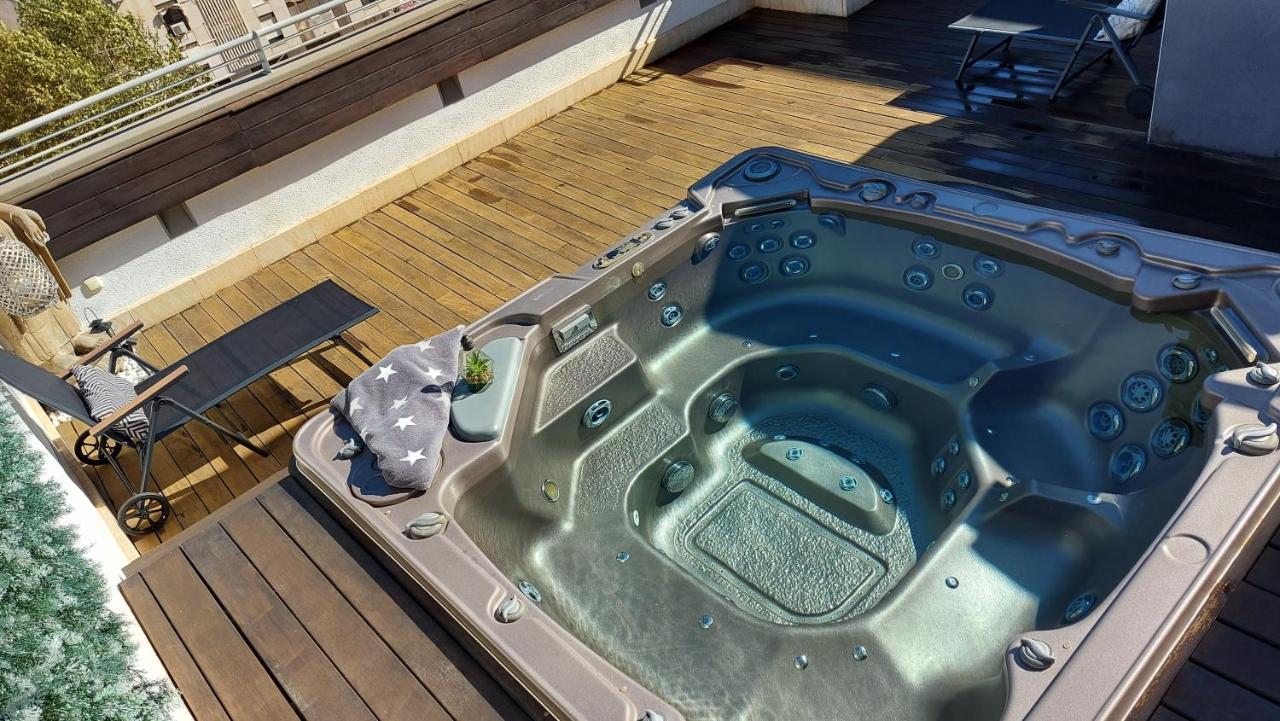 Atico De Lujo Con Jacuzzi Climatizado En Terraza Elche Exterior foto